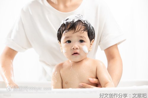 给妈妈洗澡