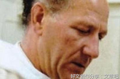 一家三代饱受摧残，19岁少年最终将十字架插进了恋童癖神父的喉咙