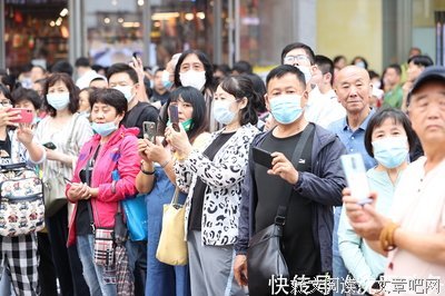 唱支山歌给党听，我把党来比母亲！