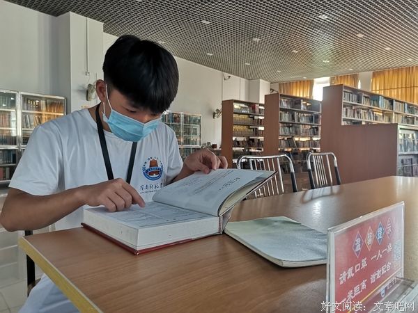 寻觅图书馆中的红色