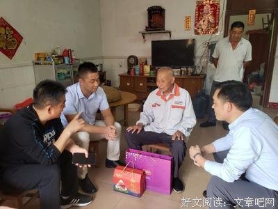 拜访退伍军人参观红色基因传播基地