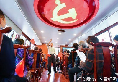 庆祝建党百年，钟楼下颂诗缅怀