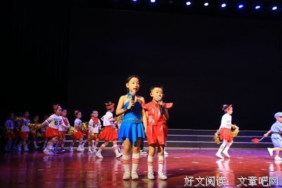 文艺汇演前的准备：活力四射的健美操