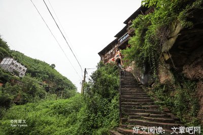 行祠堂之中，感历史之沉重