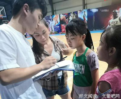 笃学曙光队的三下乡活动.