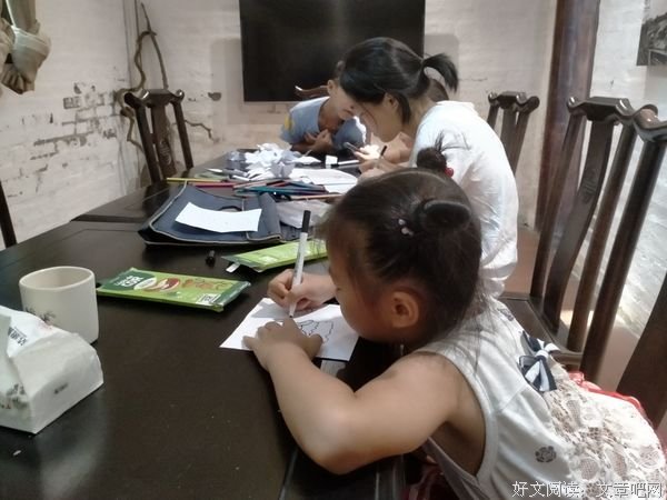 画笔绘出童趣