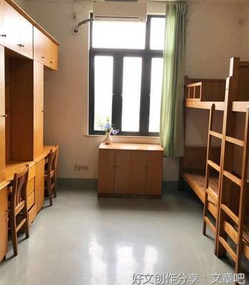 摆官威查寝，是很滑稽的一幕