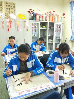 外国语学院英语基础教育主题调研中期工作的开展