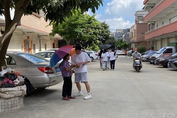 疫苗接种在宣传，红光队员在行动
