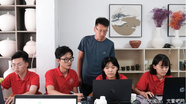 山东理工大学美术学院“艺乡行”社会实践团队“艺”墙“艺”景墙