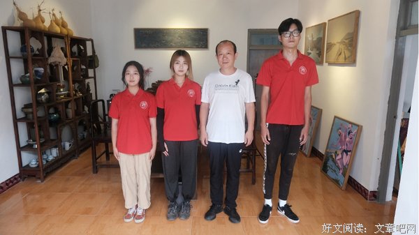 山东理工大学美术学院“艺乡行”社会实践团队访东里镇常务副镇长