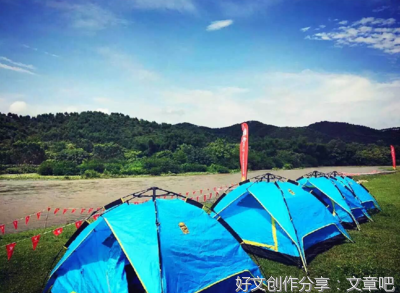晚上活在诗和田野 白天依然碌碌苟且