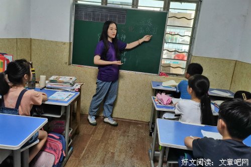 山东理工大学外国语学院“红色足迹”社会实践团开展“红色文化进
