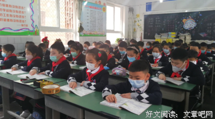 课间体育与升旗