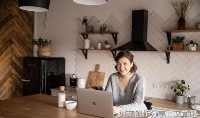 男人对一个女人的爱，往往都藏在他的肢体语言中