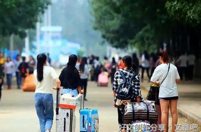 儿子去大学报到，虽远在千里，却不让送