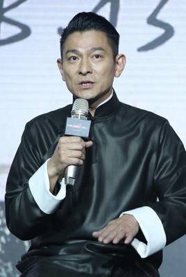 人民来论：“怼”得漂亮！必须挺警方