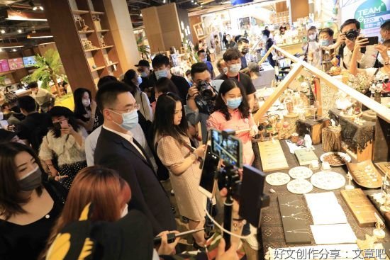 人民财评：探店不是“探钱”，不容乱象狂奔