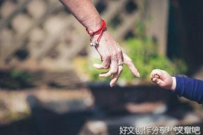 从缝隙中窥见母爱