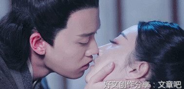 簪朵梨花，眉心向月