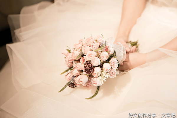 穿婚纱是女孩子的梦想，但结婚不是