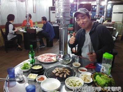 为生活低头的母亲