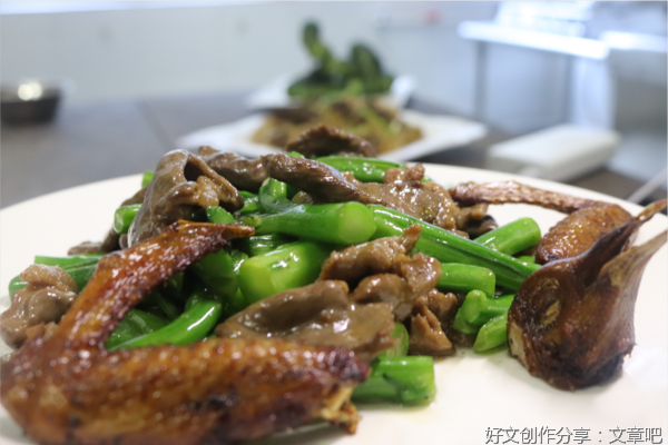 岭南师范学院三下乡 爆炒乳鸽