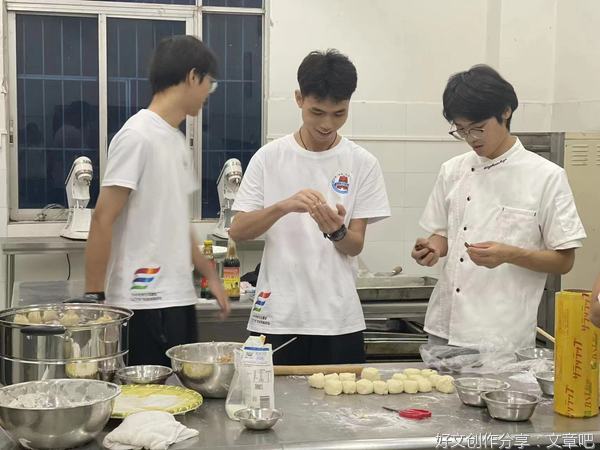“燃昭”社会实践队的幕后——做包子
