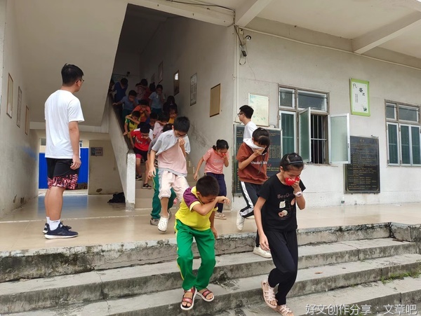 消防安全知识宣讲，组织火灾逃生演练