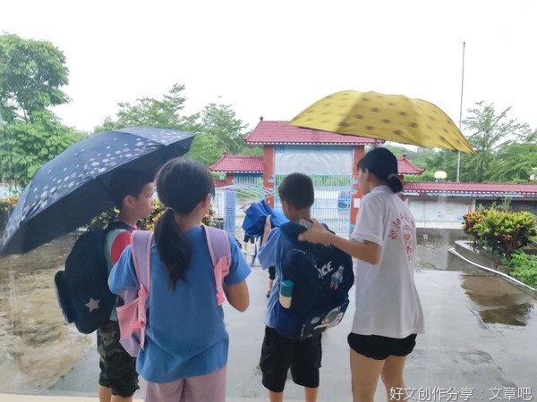 “暴雨倾盘，安全护送”
